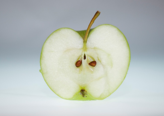 A0252 - Apfel schwebend