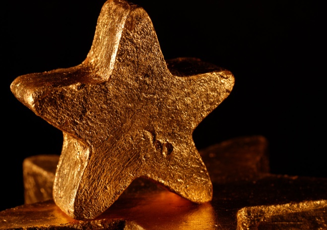 D0004 - Kleiner, goldener Stern auf Grossem