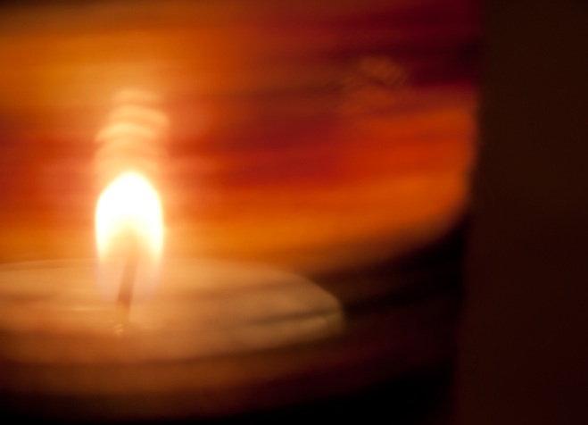 D0008 - Kerze im Wollglas, Flamme scharf